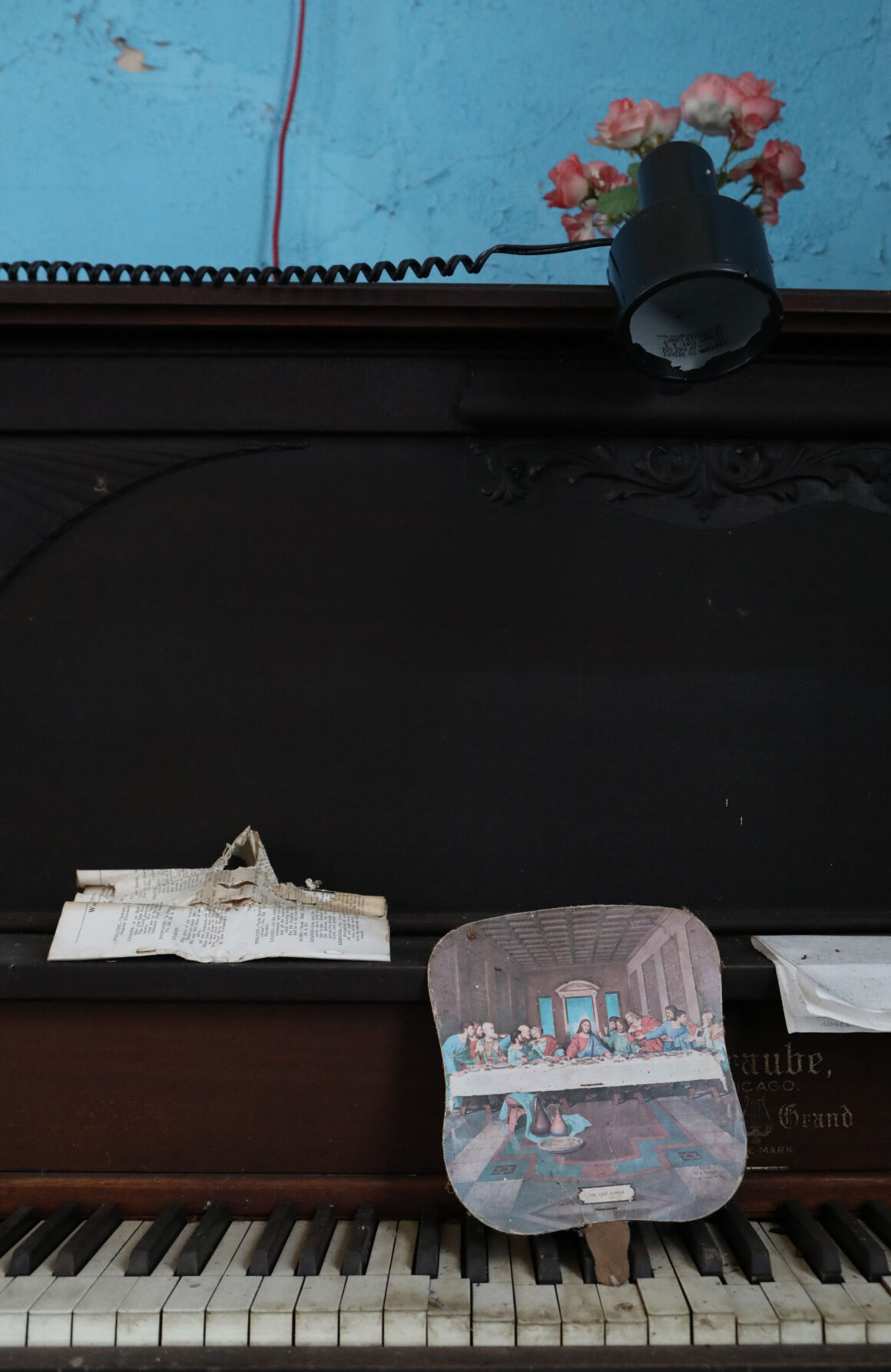 A fan sits on the piano